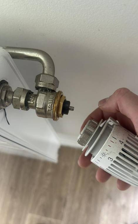 Remplacement d'une tête thermostatique de radiateur