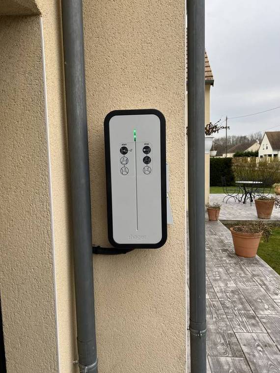 Borne Hager en extérieur
