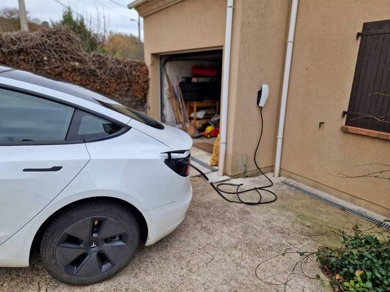 Borne de recharge posée et mise en service à domicile